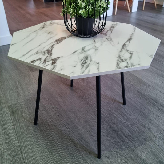 Mesa decorativa de porcelánico